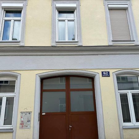 Cozy 8-Person Home In Vienna Located At Haberlgasse 82 N1 Exterior photo